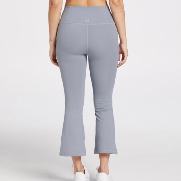 NWT DSG Womens Momentum Crop Flare Leggings in size M - Picture 2 of 10